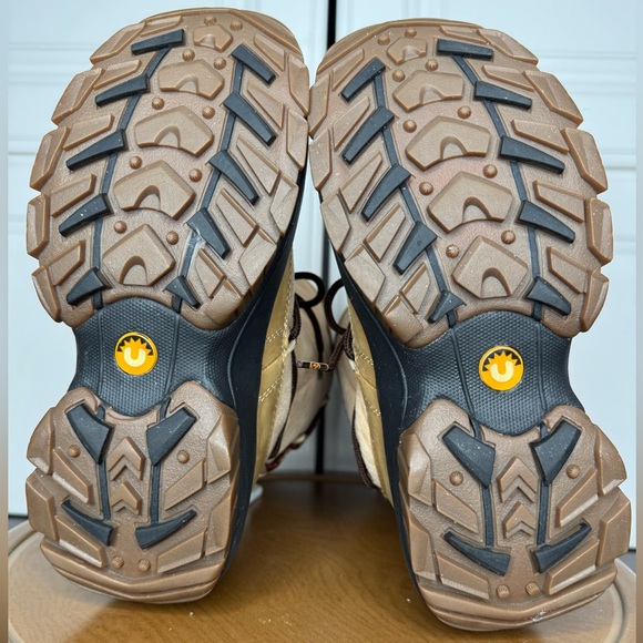 Women's Ulu Crow Shearling Boots - Picture 9 of 12